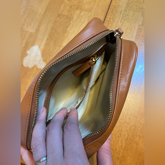 Quince Italian Leather  Quilted Crossbody Bag 6x8.5x3” Cognac  $229MSRP - Picture 13 of 14